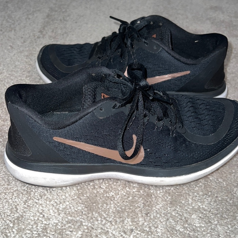 Size 6 Nike Rose Gold 2017 Flex Run Shoes